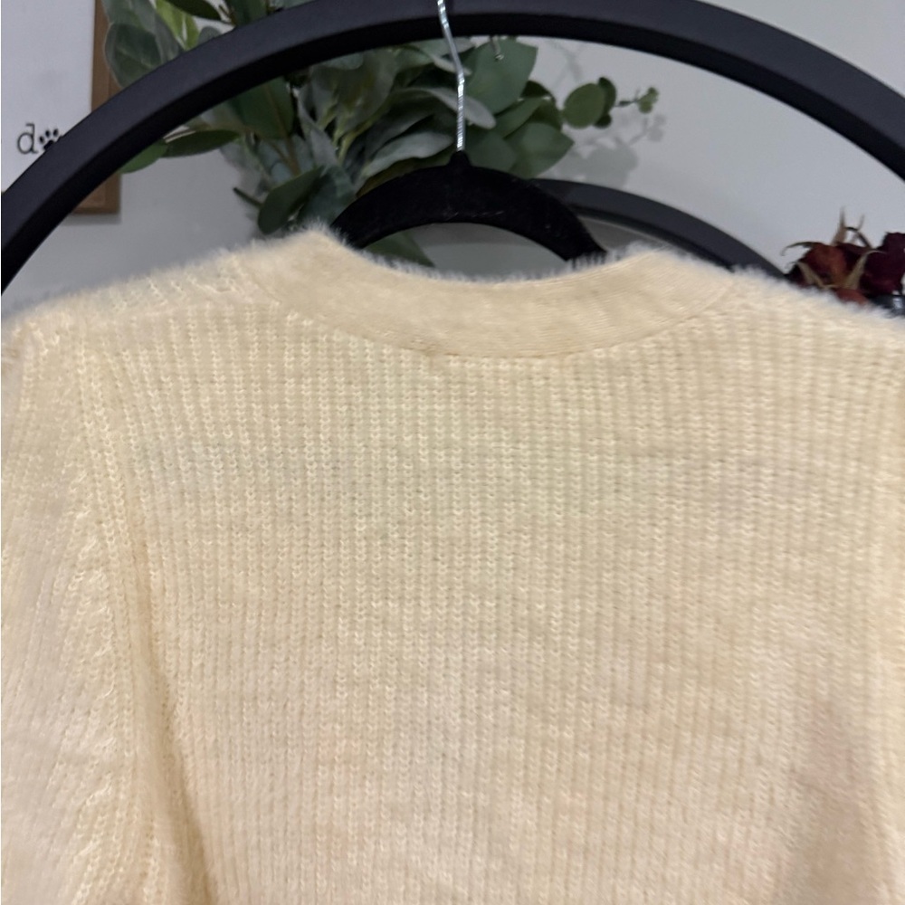 Vigoss Women's Soft Cream Cardigan with Silver Buttons size large - Picture 8 of 9